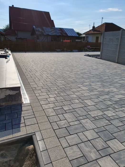 Depozit pavaje, dale, borduri, rigole, gard SYMMETRICA si SEMMELROCK!