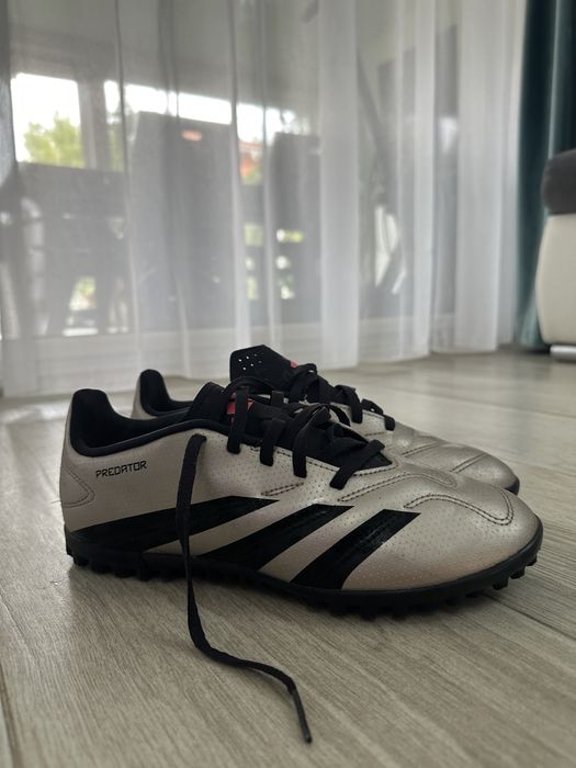 Ghete de fotbal adidas predator
