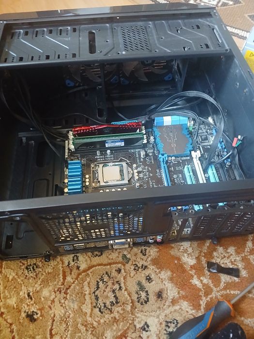 Ocazie! PC Asus P8Z77-V, 10GB RAM, 2 HDD + Pastă MX-4 (Fără sursă)
​Specificații în descriere:
​Placă de bază: ASUS P8Z77-V (Socket 1155, chipset de t