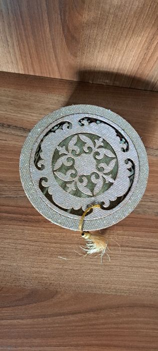 Шкатулка , состояние отличное,  диаметр 16см