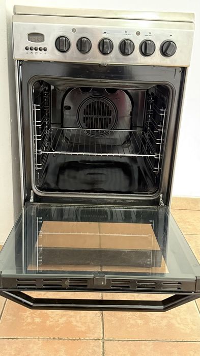 Стъклокерамична готварска печка Indesit