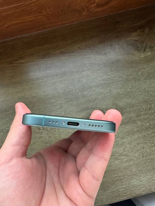 iPhone 16 Teal sotuvda