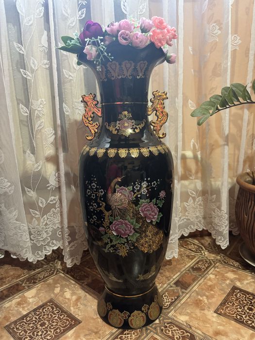 Продам китайскую вазу