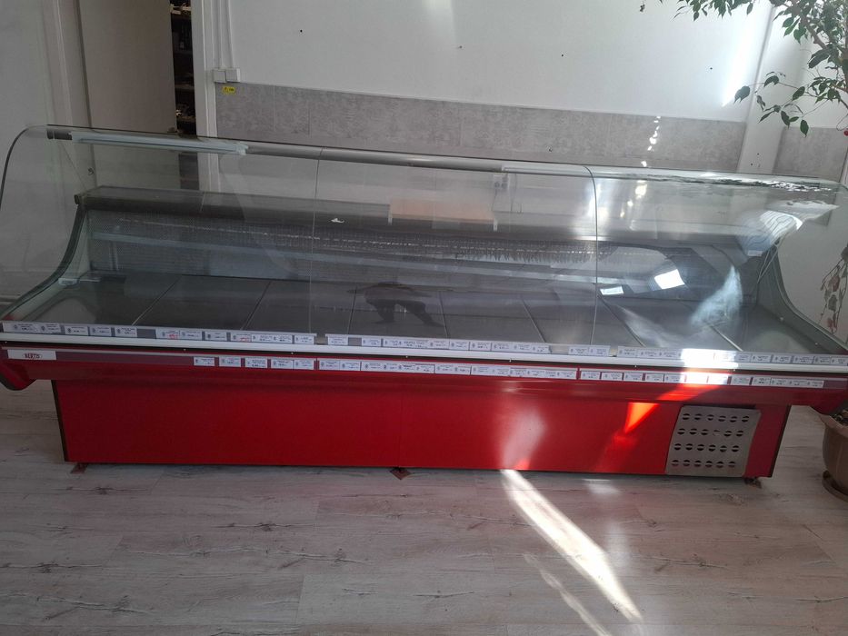 Vând vitrină asistată