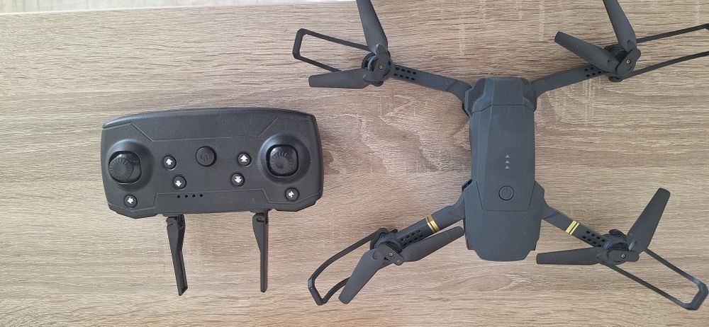 Vând drona ,primita cadou