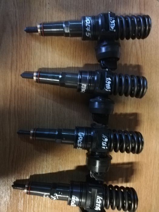 Injectoare vw golf 5 motor 1.9 tdi, Audi A3 8P, touran,COD MOTOR BLS
