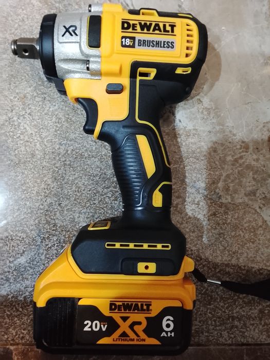 Impact pentru înșurubat DeWalt dcf 880 cu baterie de 6 a NOI