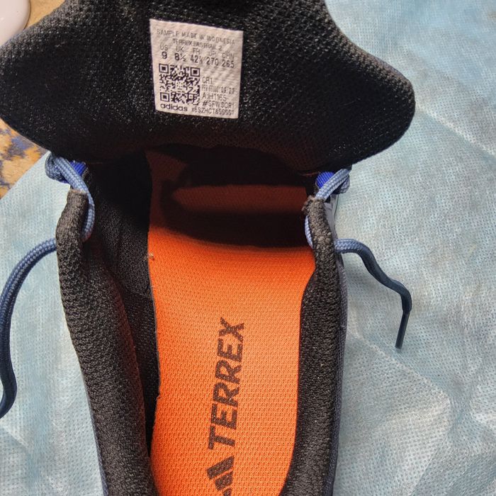 Кроссовки         .