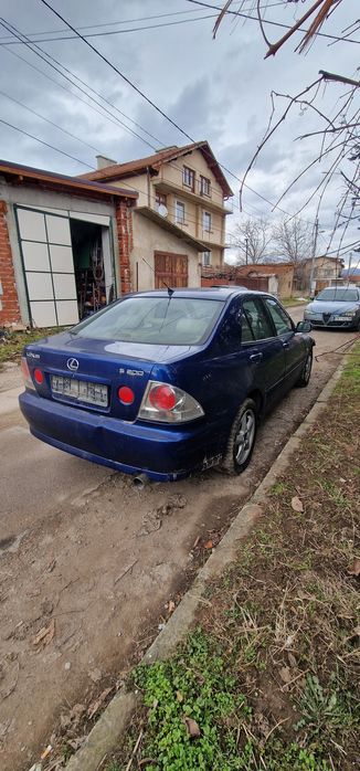Lexus IS200 на части