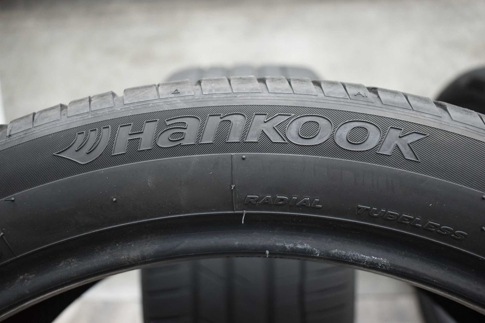 Гуми 305/40/20 Hankook 2 броя.