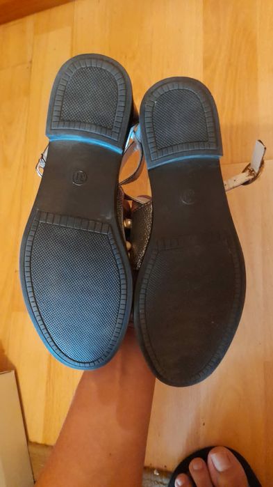 Продам новую обувь для девочки