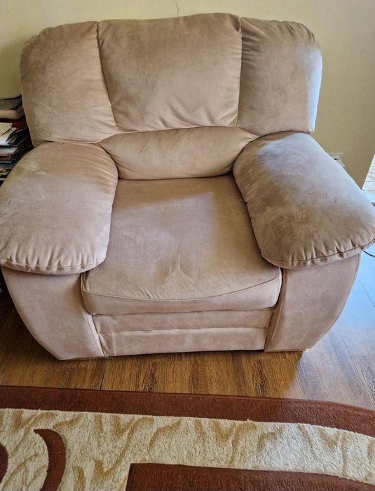 Vând 2 fotolii bej stare foarte buna