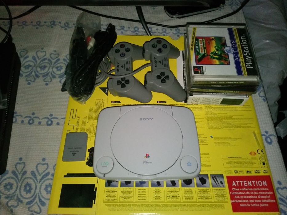 Ps one игравшая приставка в идеальном состояние!