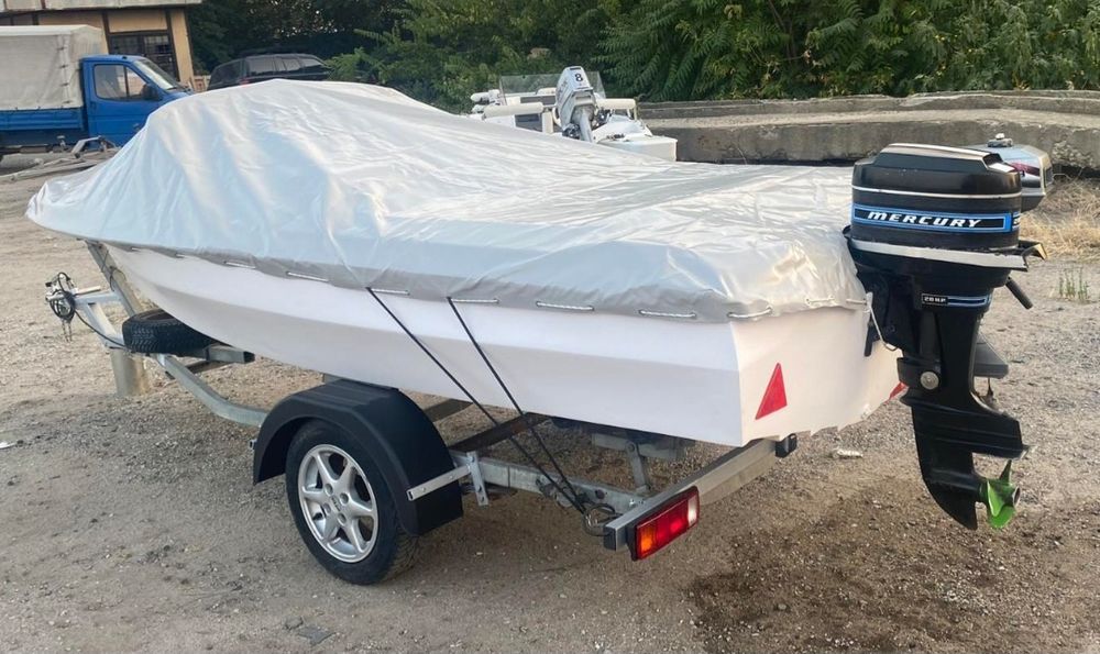 Моторна лодка 4,5 м.