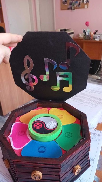 Кутията на чудотворците "Мегачудесата на калинката и черния котарак"