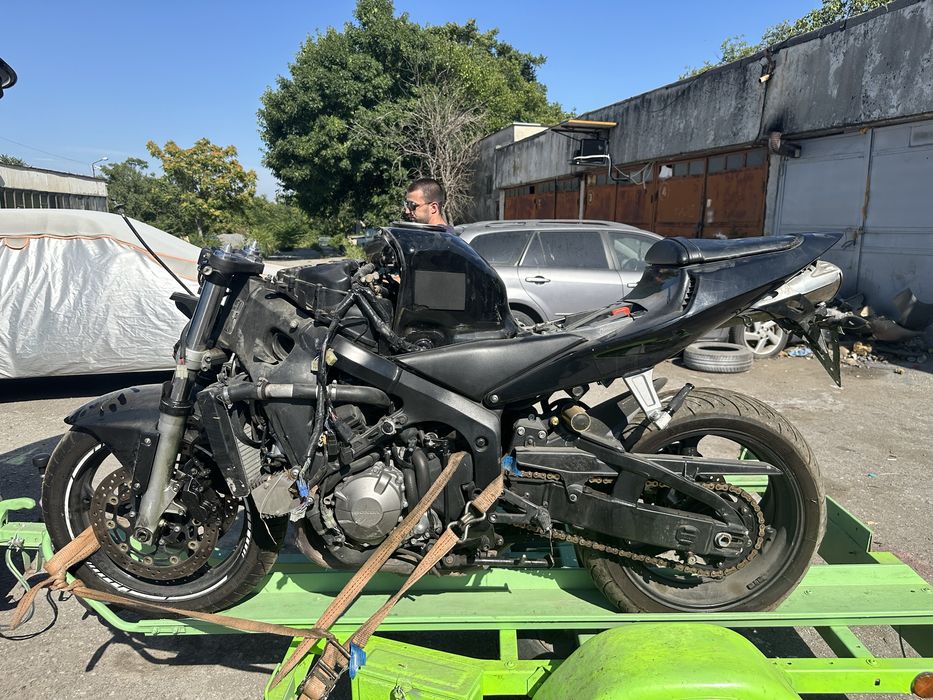 Продавм останали части от два броя Honda cbr 600rr 2003-2004