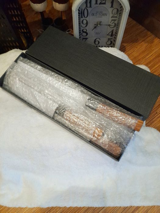 Страхотни, нови ножове Дамаска  стомана,  с дрьжка от маслиново дьрво