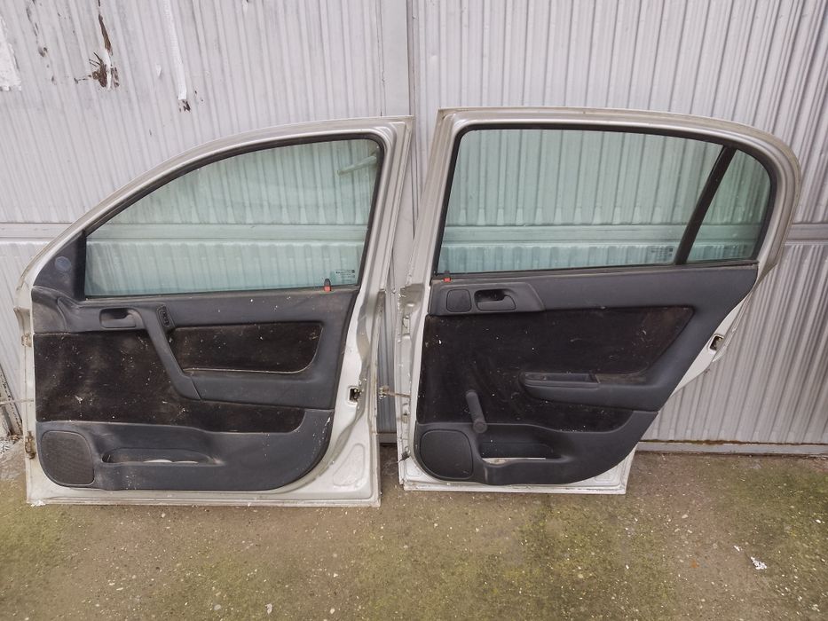 2бр. Врати за Опел Астра