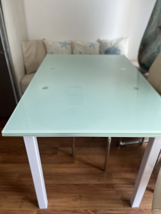 Трапезарна маса стъклена