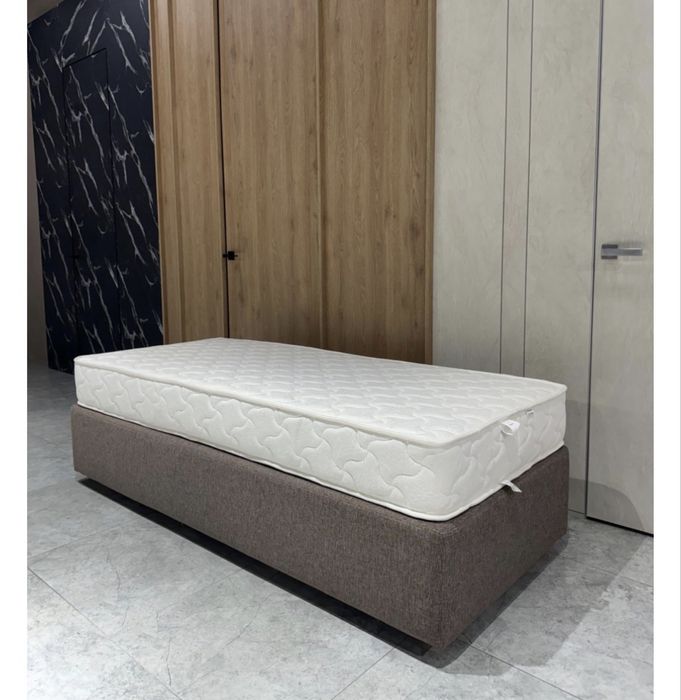 Кровать и письменный стол