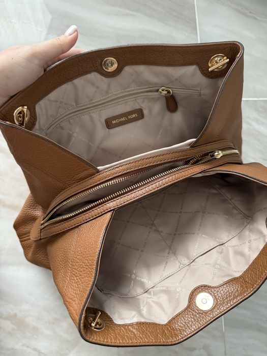 Geanta piele naturala Michael Kors , pret la achizitie 300 euro