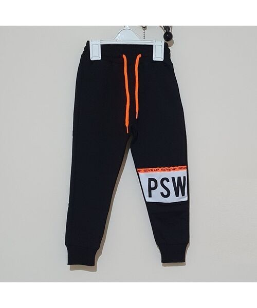 Pantaloni noi de trening