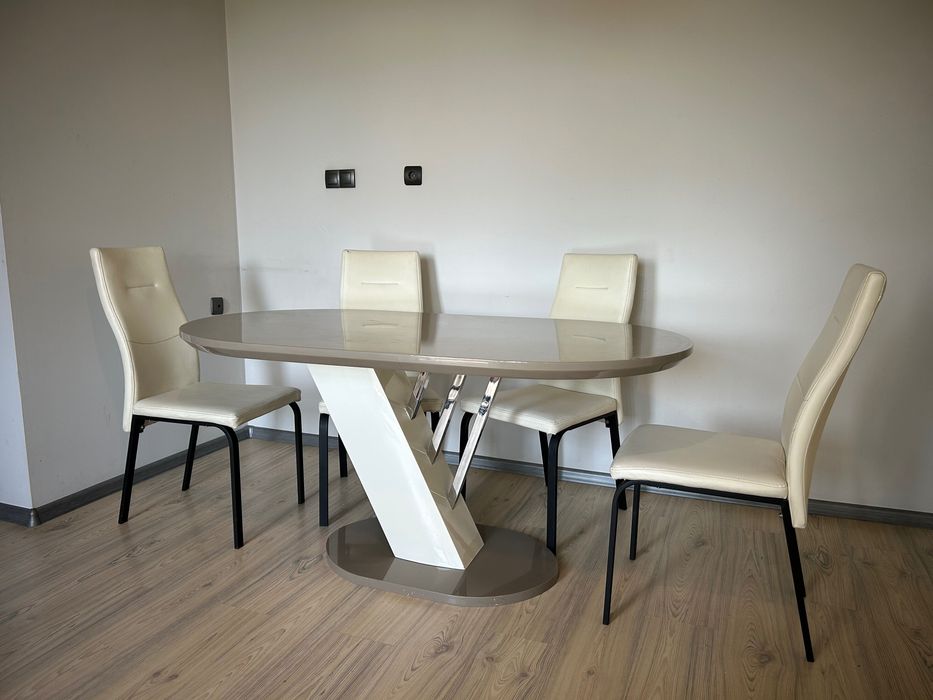 Трапезна маса и 4 стола