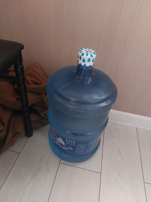 Продаётся бутыль 20 л.