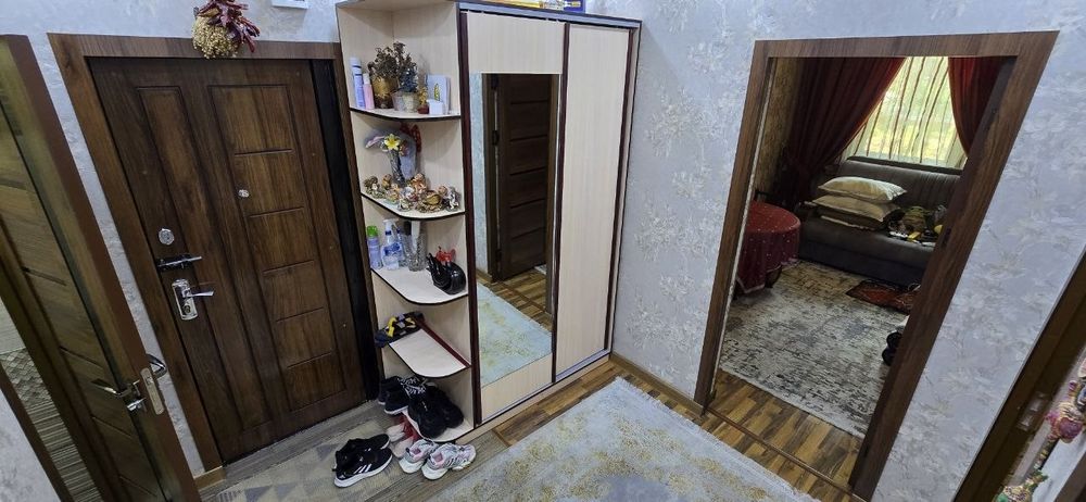 Продаётся 3х комн кварт 1 этаж на Бий метро на Б