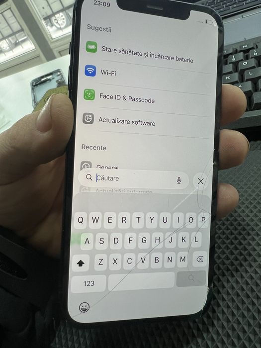 Display iPhone 12 / 12 Pro Original - Fisurat LCD Sticla Ecran