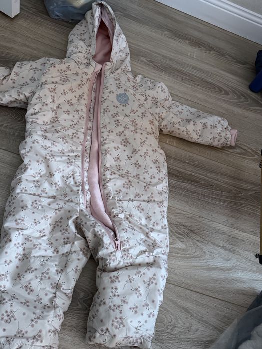 Продам весенние комбинезоны