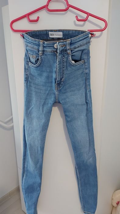 Vand blugi dama ZARA marimea 32