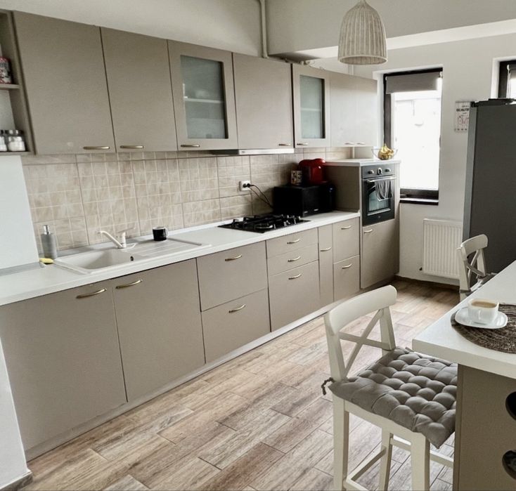 Mobilă bucătărie completă 360 cm + electrocasnice Beko