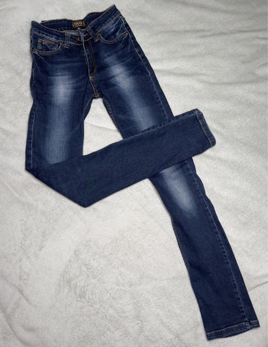 Продам джинсы новые.