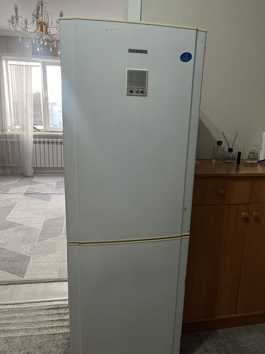 Холодильник Samsung