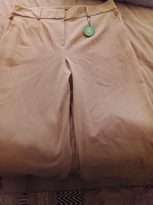 Дамски дънки.Нови.Пастелен цвят.