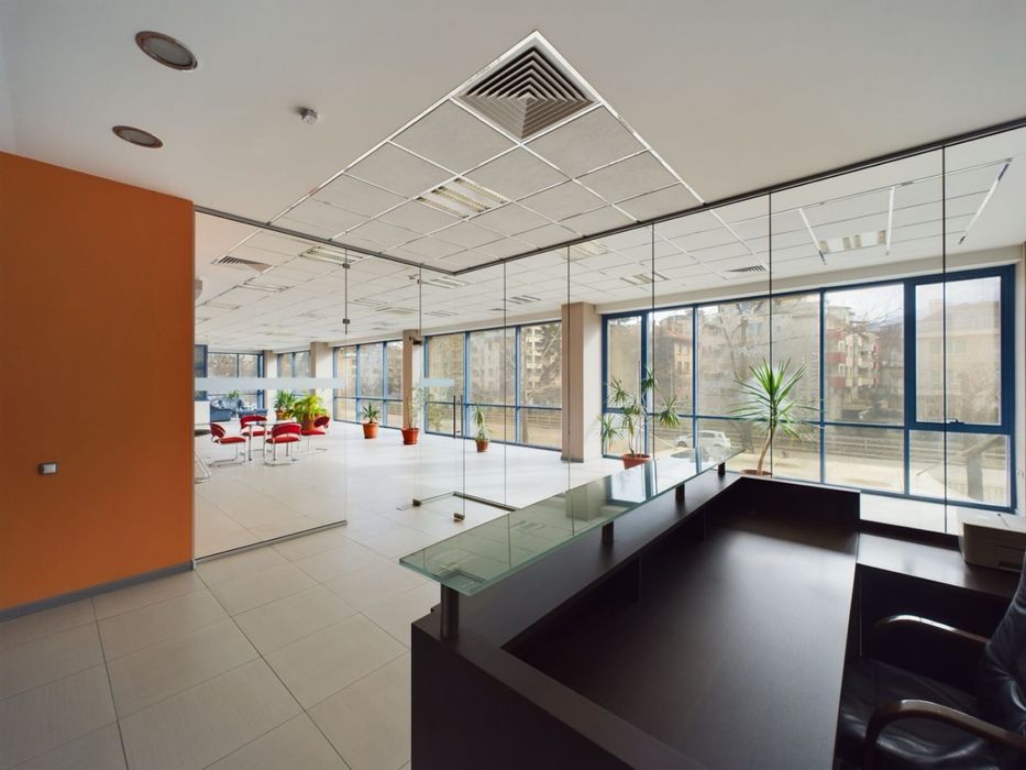 Дава се под наем Офис в София, Павлово - 324 кв.м за 2400 € - Снимка #2