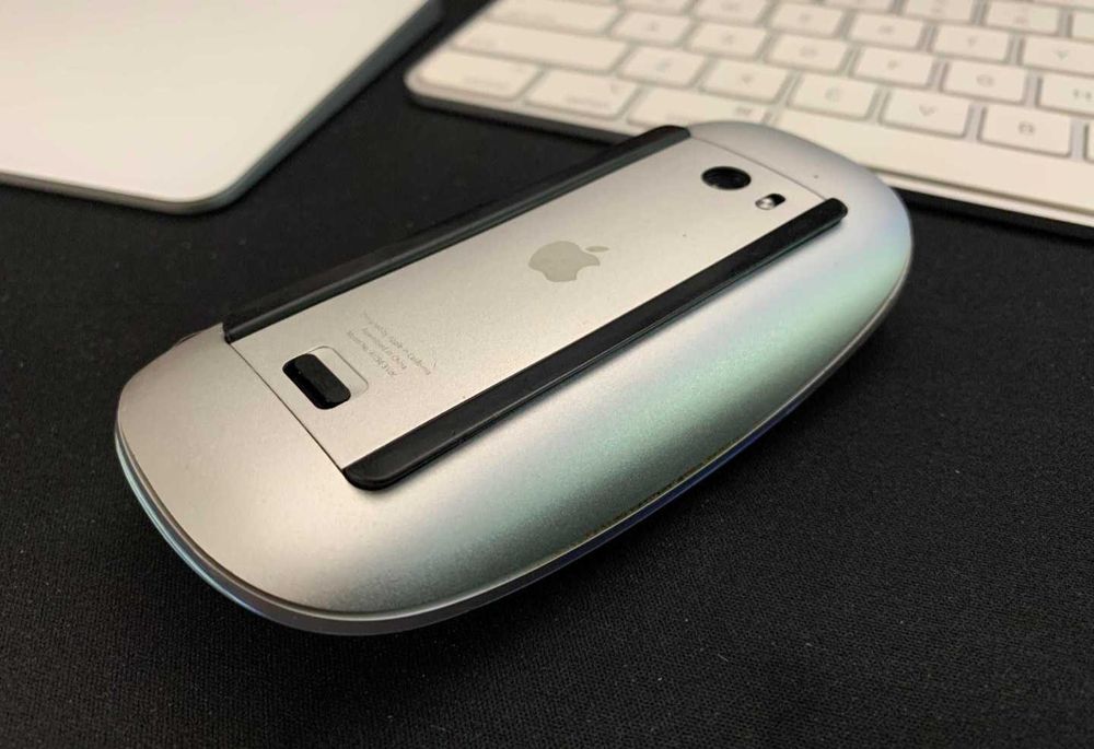 Vand Magic Mouse de la Apple