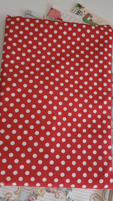 Текстилна папка за учебници или документи.