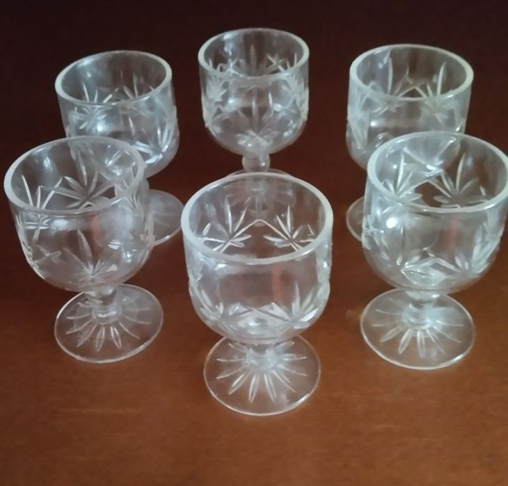 Стопки хрустальные и рюмки