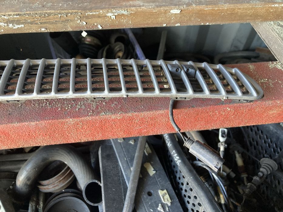 Решетка в капот БМВ 3 Е46 / BMW 3 E46