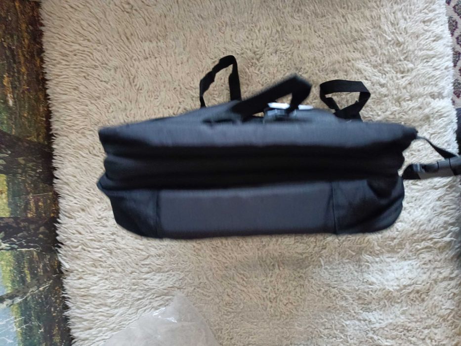 Нова чанта за училище или работа