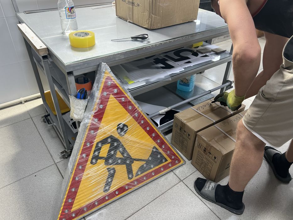 Знаки дорожные, щиты