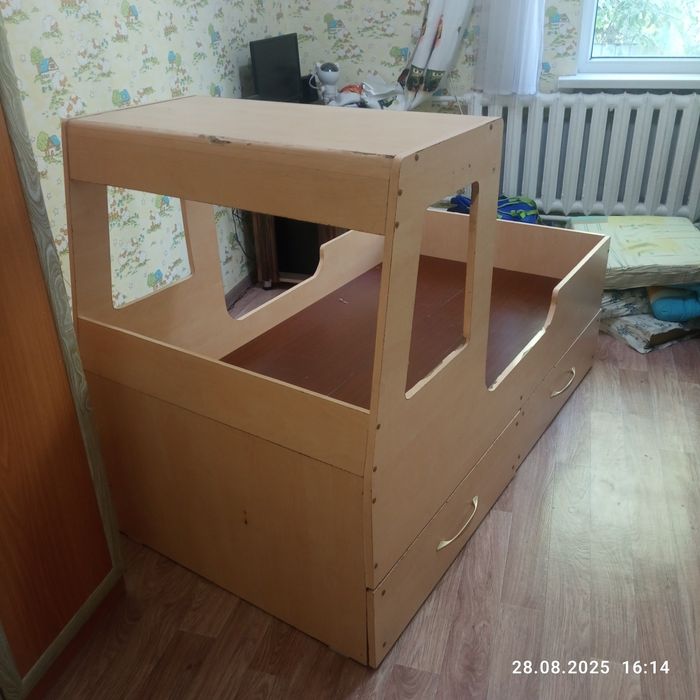 Детская кроватка