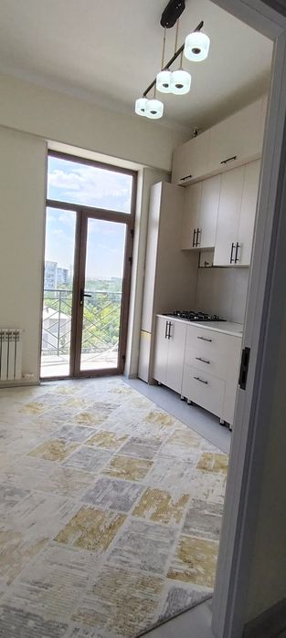 2 xona uy 1-maktab Navoiy shahar