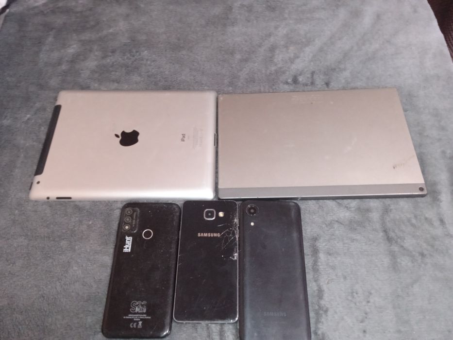 Telefoane pentru piese