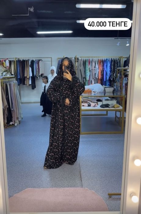 Продам платья новые с платком