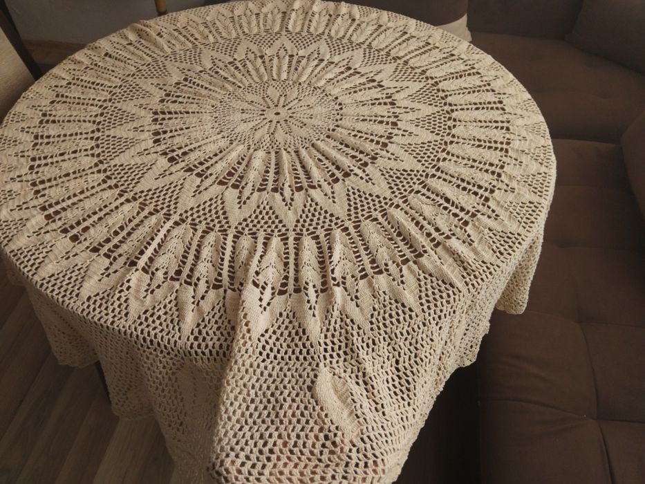 Покривка за кръгла маса