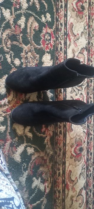 Замшевые туфли продам