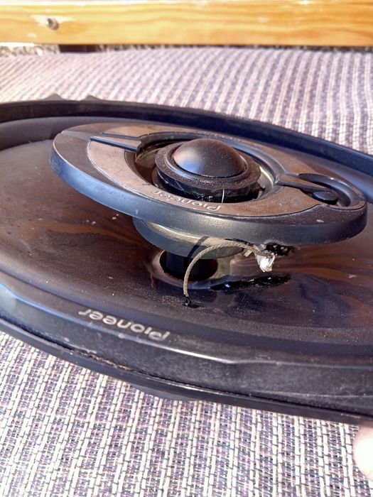 Продам калонки Pioneer original в хорошем состоянии.